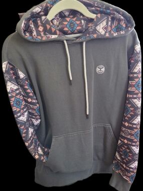 SUMMIT’’ HOOEY MENS  HOODY southwestern pale size medium. Tried on never worn